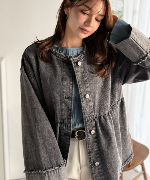 classicalelf（クラシカルエルフ）の「《daaco×クラシカルエルフコラボ》フリンジ×デニムの最強コンビ！綿100％ペプラムノーカラーデニムジャケット（デニムジャケット・レディース・ブルー/ブラック/インディゴブルー・SMALL/MEDIUM/X-LARGE/LARGE）」の4枚目の写真