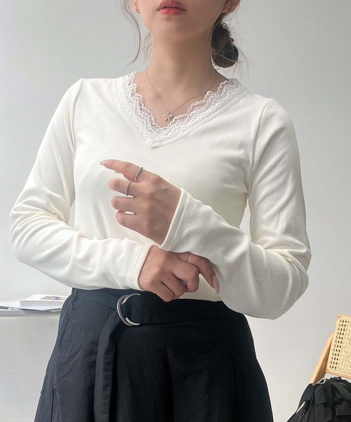 AS KNOW AS plus(アズノゥアズプラス)の「♪CICA配合 アソートデザインプルオーバー(Vネック.ハイネック)(Tシャツ/カットソー・レディース・ブラック系/ホワイト系/ブラック/オフホワイト・FREE)」の3枚目の写真