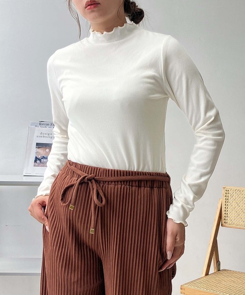 AS KNOW AS plus(アズノゥアズプラス)の「♪CICA配合 アソートデザインプルオーバー(Vネック.ハイネック)(Tシャツ/カットソー・レディース・ブラック系/ホワイト系/ブラック/オフホワイト・FREE)」の2枚目の写真
