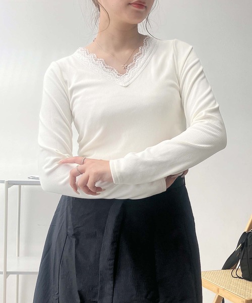 AS KNOW AS plus(アズノゥアズプラス)の「♪CICA配合 アソートデザインプルオーバー(Vネック.ハイネック)(Tシャツ/カットソー・レディース・ブラック系/ホワイト系/ブラック/オフホワイト・FREE)」の5枚目の写真