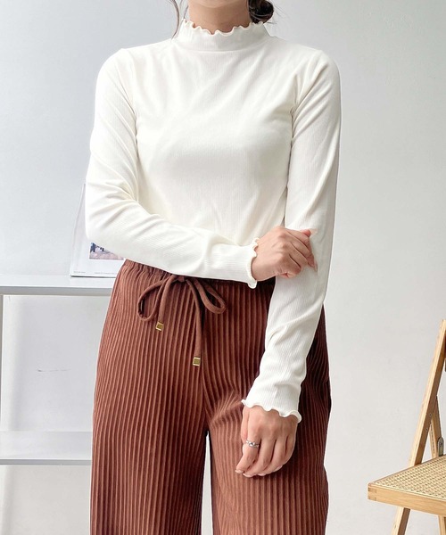 AS KNOW AS plus(アズノゥアズプラス)の「♪CICA配合 アソートデザインプルオーバー(Vネック.ハイネック)(Tシャツ/カットソー・レディース・ブラック系/ホワイト系/ブラック/オフホワイト・FREE)」の18枚目の写真