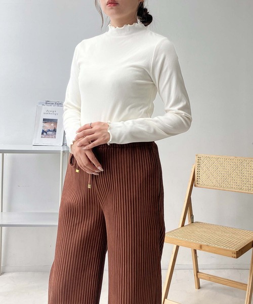 AS KNOW AS plus(アズノゥアズプラス)の「♪CICA配合 アソートデザインプルオーバー(Vネック.ハイネック)(Tシャツ/カットソー・レディース・ブラック系/ホワイト系/ブラック/オフホワイト・FREE)」の19枚目の写真