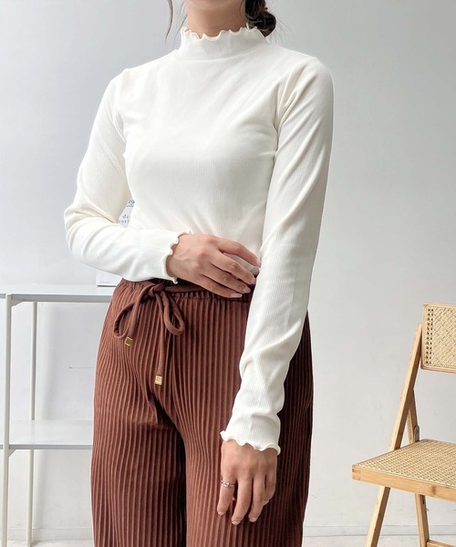 AS KNOW AS plus(アズノゥアズプラス)の「♪CICA配合 アソートデザインプルオーバー(Vネック.ハイネック)(Tシャツ/カットソー・レディース・ブラック系/ホワイト系/ブラック/オフホワイト・FREE)」の20枚目の写真