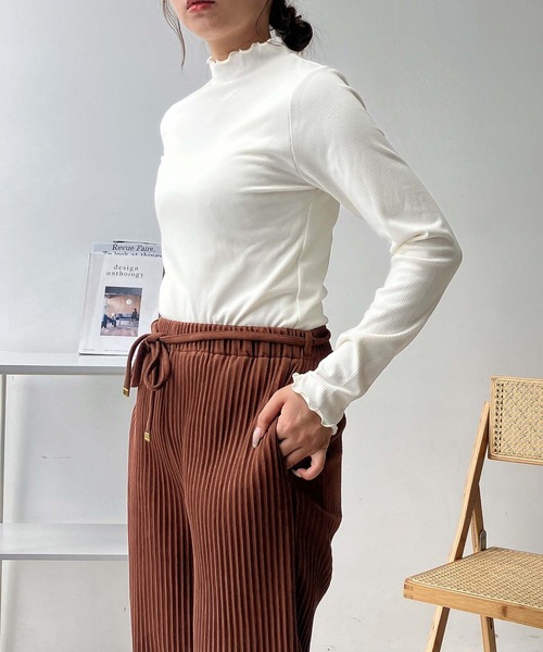 AS KNOW AS plus(アズノゥアズプラス)の「♪CICA配合 アソートデザインプルオーバー(Vネック.ハイネック)(Tシャツ/カットソー・レディース・ブラック系/ホワイト系/ブラック/オフホワイト・FREE)」の21枚目の写真