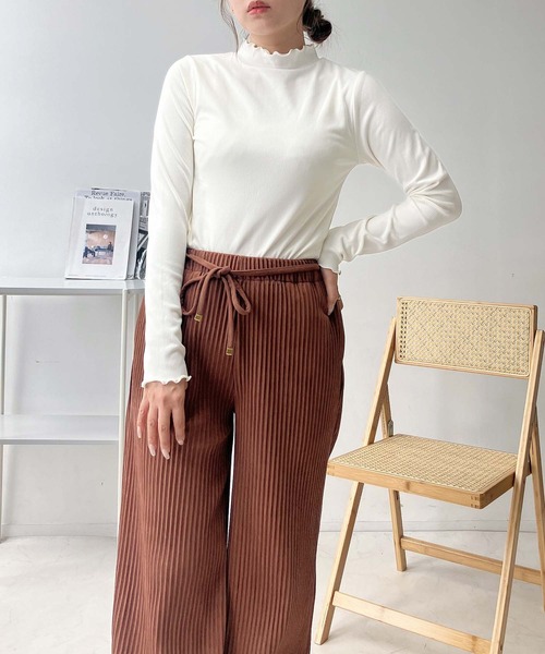AS KNOW AS plus(アズノゥアズプラス)の「♪CICA配合 アソートデザインプルオーバー(Vネック.ハイネック)(Tシャツ/カットソー・レディース・ブラック系/ホワイト系/ブラック/オフホワイト・FREE)」の22枚目の写真