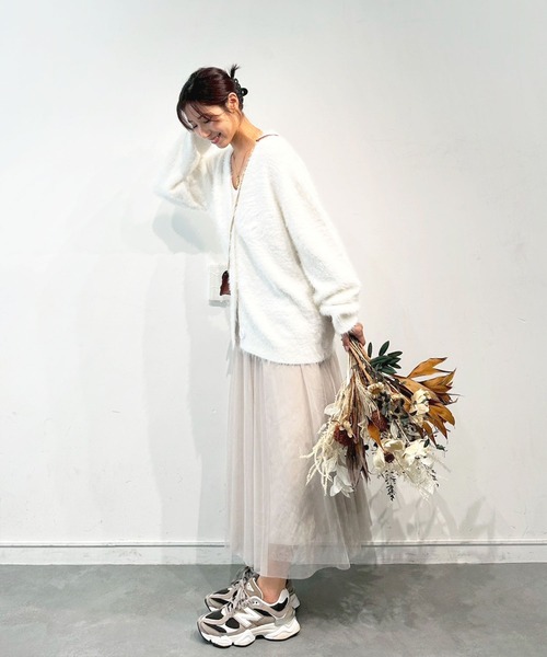 Reurie'(レウリィ)の「シャギーカーディガン (chihiro select) / オーバーサイズ Vネック ニット ふわふわ 起毛 大人カジュアル ノームコア 韓国(スウェット・レディース・グレー/ベージュ/ホワイト・FREE)」の9枚目の写真