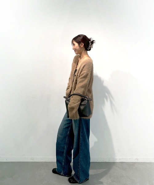 Reurie'(レウリィ)の「シャギーカーディガン (chihiro select) / オーバーサイズ Vネック ニット ふわふわ 起毛 大人カジュアル ノームコア 韓国(スウェット・レディース・グレー/ベージュ/ホワイト・FREE)」の17枚目の写真