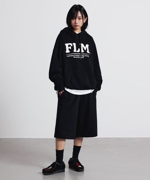 F.ILLUMINATE(フィルミネイト)の「FLM ビッグロゴフードパーカー-ブラック(パーカー・レディース・その他・SMALL/MEDIUM/LARGE)」の4枚目の写真