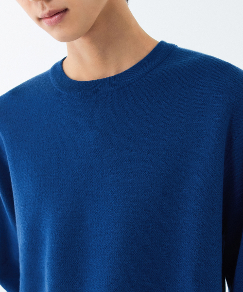 MUSINSA STANDARD（ムシンサスタンダード）の「ミニマルクルーネックニット[ブルー]（ニット/セーター・メンズ・その他・X-LARGE/XX-LARGE/SMALL/MEDIUM/LARGE）」の4枚目の写真