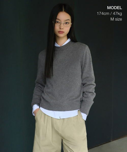 MUSINSA STANDARD WOMAN（ムシンサスタンダードウーマン）の「ウィメンズアンゴラブレンドクルーネックニット[ミディアムグレー]（ニット/セーター・レディース・その他・SMALL/LARGE/X-SMALL/MEDIUM）」の2枚目の写真
