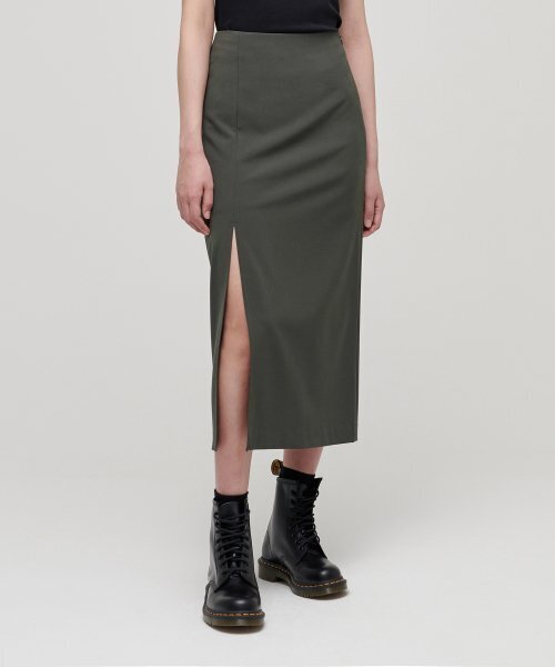 MUSINSA STANDARD WOMAN(ムシンサスタンダードウーマン)の「レディースハイウエストスリットロングスカート【ダスティカーキ】(スカート・レディース・その他・SMALL/MEDIUM/LARGE/X-SMALL)」の1枚目の写真