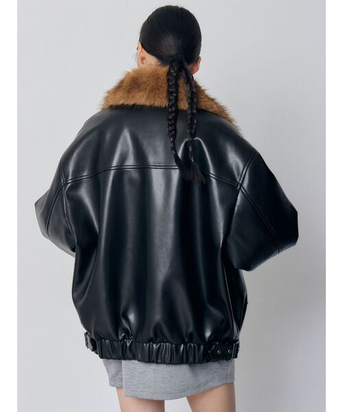 MURUA(ムルーア)の「2WAYカラーフェイクレザーブルゾン(ブルゾン・レディース・ブラウン/ブラック・FREE)」の4枚目の写真