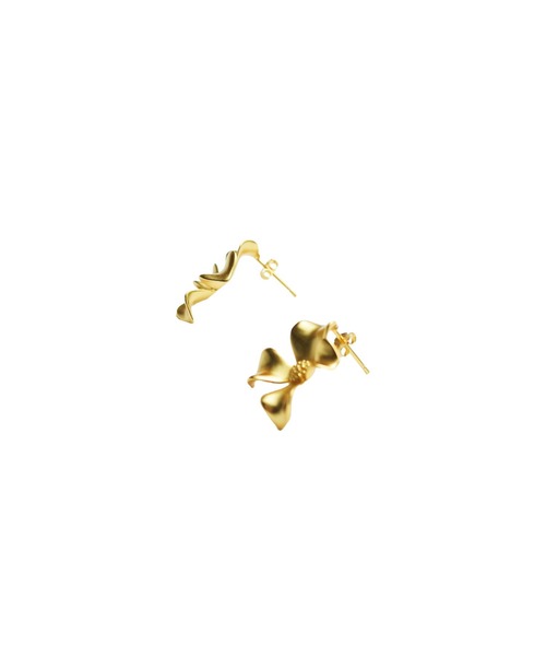 LOVE POMME POMME(ラブポムポム)の「Metal Flower Pierce(ピアス(両耳用)・レディース・ゴールド・ONESIZE)」の2枚目の写真