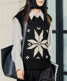 Majournee（マジョネ）の「ノルディックVネックニットベスト_ブラック（ベスト）」
