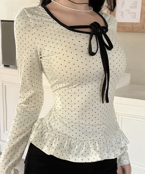 Mejoul(メジュール)の「【2026春夏新作】フロントリボン裾フリルドットロンT(Tシャツ/カットソー・レディース・ブラック/ホワイト・F)」の3枚目の写真