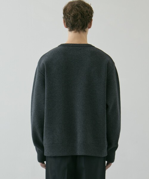 UNITED TOKYO(ユナイテッドトウキョウ)の「CASHMERE クルーネックニット(ニット/セーター・メンズ・モカ/ダークグレー・2/1)」の7枚目の写真