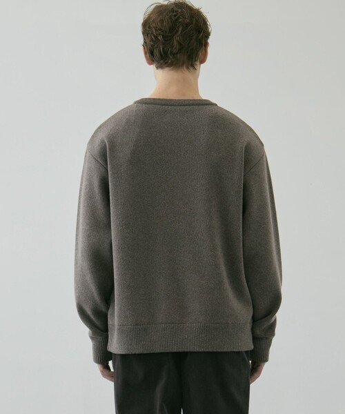 UNITED TOKYO(ユナイテッドトウキョウ)の「CASHMERE クルーネックニット(ニット/セーター・メンズ・モカ/ダークグレー・2/1)」の12枚目の写真