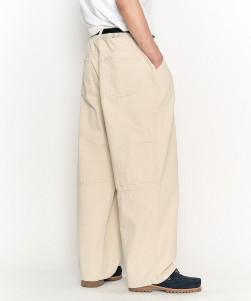COFWI(コフウィー)の「ワイドツータックコットンポケットパンツベージュ(その他パンツ・メンズ・その他・1(S)/2(M)/3(L))」の1枚目の写真