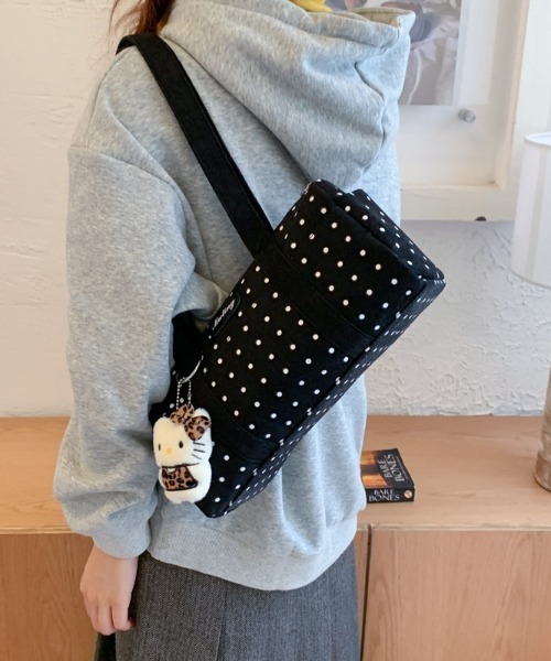mebole(メボレ)の「Dot Muting Shoulder Bag(ショルダーバッグ・レディース・ブラウン/アイボリー/ブラック・FREE)」の7枚目の写真