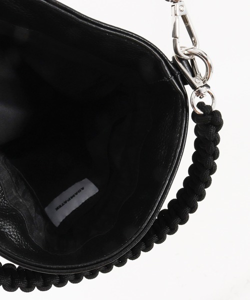 ADAM PATEK（アダムパテック）の「《ADAMPATEK》new shrink leather drawstring mini bag/レザー巾着ミニバッグ（ハンドバッグ・メンズ・ブラック・FREE）」の3枚目の写真