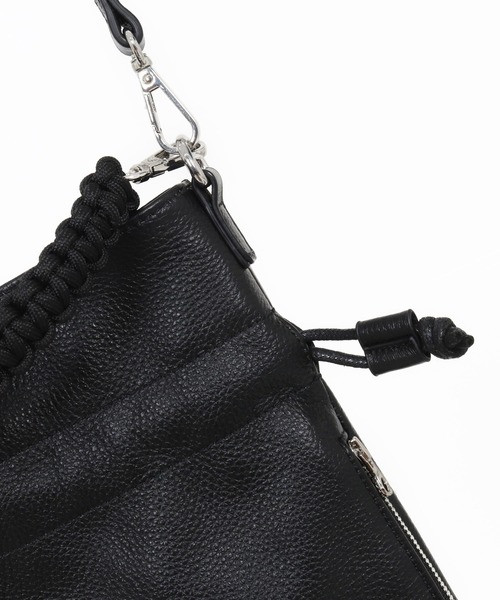 ADAM PATEK（アダムパテック）の「《ADAMPATEK》new shrink leather drawstring mini bag/レザー巾着ミニバッグ（ハンドバッグ・メンズ・ブラック・FREE）」の5枚目の写真