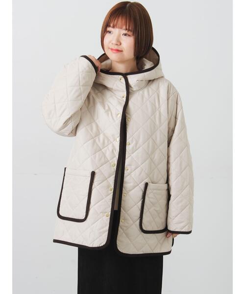 Lugnoncure（ルノンキュール）の「撥水フード付きスナップボタンリラックスキルトジャケット（その他アウター・レディース・チャコールグレー/ブラック/ベージュ・F）」の3枚目の写真