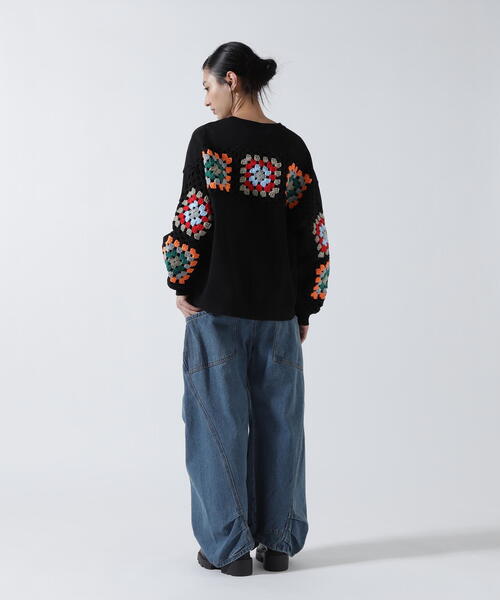 DISCOVERED(ディスカバード)の「DISCOVERED(ディスカバード) 別注 CROCHET SLEEVE SWEAT(ニット/セーター・レディース・ホワイト/ブラック・F)」の8枚目の写真