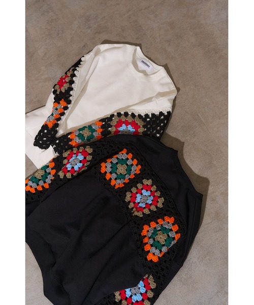 DISCOVERED(ディスカバード)の「DISCOVERED(ディスカバード) 別注 CROCHET SLEEVE SWEAT(ニット/セーター・レディース・ホワイト/ブラック・F)」の4枚目の写真