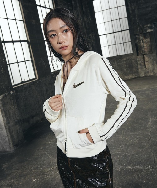 NIKE（ナイキ）の「《セットアップ対応商品》ナイキ スポーツウェア ウィメンズ フルジップ ロングスリーブ フーデッド トップス / Nike Sportswear Women's Full-Zip Long-Sleeve Hooded Top IQ0678-113 Coconut Milk（パーカー・レディース・ホワイト系その他2・XL/L/M/S/XS）」の18枚目の写真