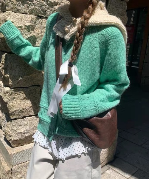 gossip!ロサンゼルス(ゴシップロサンゼルス)の「レディース 韓国風 ニット ゆったりカジュアルカーディガン 日常&シンプル(カーディガン/ボレロ・レディース・ブルー/グリーン/オフホワイト・FREE)」の11枚目の写真