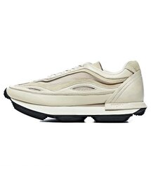 IYSO（イソ）の「エアロサンド（スニーカー）」