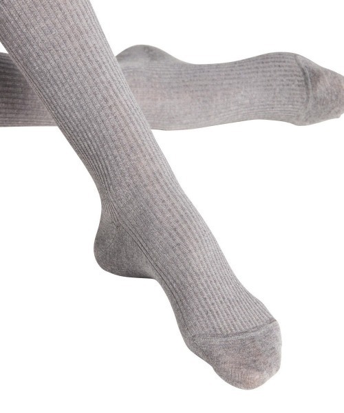 Kinetics(キネティクス)の「FALKE #48490 Family Rib Tights(ファルケ #48490 ファミリー リブ タイツ)(ソックス/靴下・レディース・グレー系/ブラック/ブラウン系・ONE SIZE)」の13枚目の写真