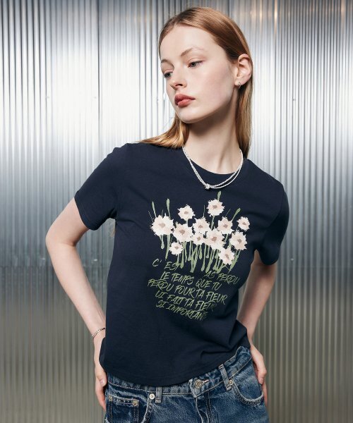 LARTIGENT(ラーティゼン)の「L2 GRASS FLOWER T-SHIRT(NAVY)(Tシャツ/カットソー・レディース・その他・FREE)」の1枚目の写真