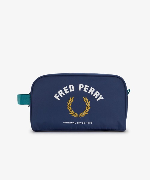 FRED PERRY(フレッドペリー)の「Sports Nylon Wash Bag/スポーツナイロンウォッシュバッグ(ボディバッグ/ウエストポーチ・メンズ・ダークブルー・ONE SIZE)」の1枚目の写真