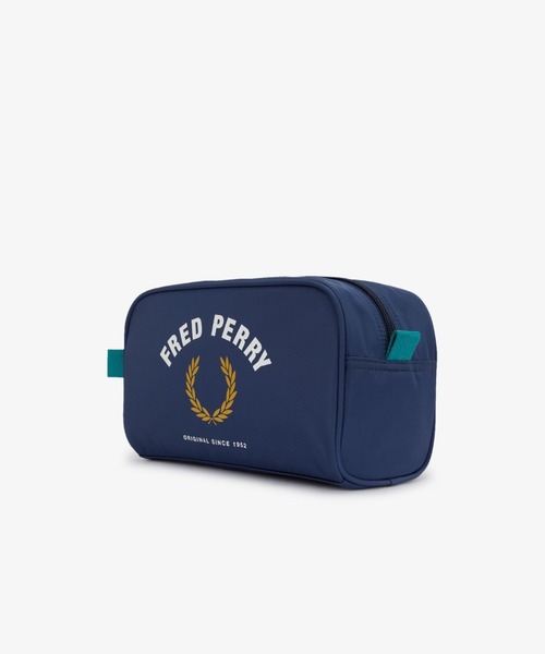 FRED PERRY(フレッドペリー)の「Sports Nylon Wash Bag/スポーツナイロンウォッシュバッグ(ボディバッグ/ウエストポーチ・メンズ・ダークブルー・ONE SIZE)」の3枚目の写真