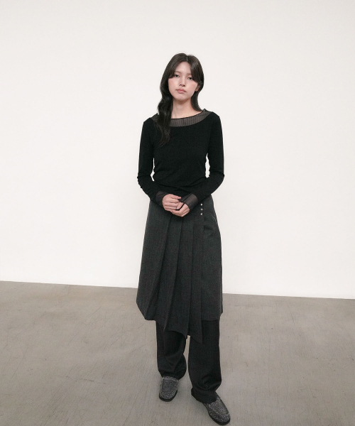 OURO（アウロ）の「STUD PLEATS SKIRT [ CHARCOAL ]（スカート・レディース・その他・M/S）」の2枚目の写真