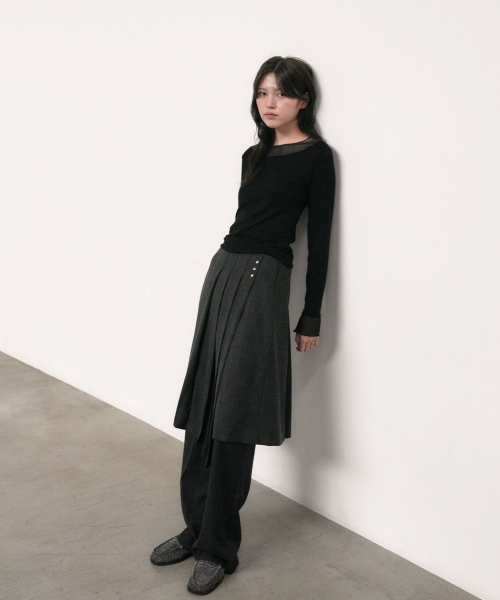 OURO（アウロ）の「STUD PLEATS SKIRT [ CHARCOAL ]（スカート・レディース・その他・M/S）」の3枚目の写真