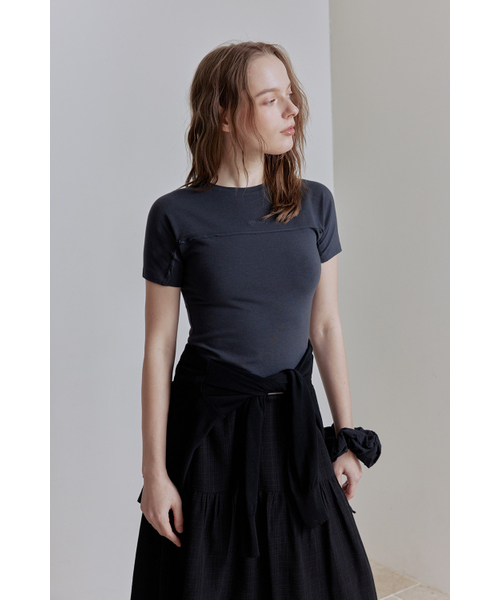 AFTERHOURS（アフターアワーズ）の「RAW CUT LINE HALF TOP (CHARCOAL)（Tシャツ/カットソー・レディース・その他・FREE）」の2枚目の写真