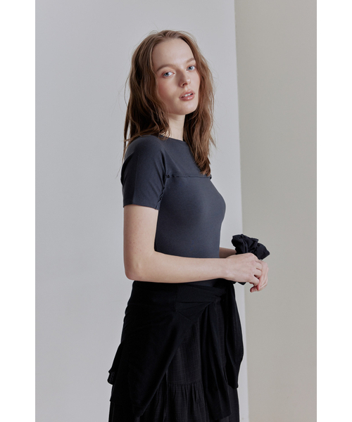 AFTERHOURS（アフターアワーズ）の「RAW CUT LINE HALF TOP (CHARCOAL)（Tシャツ/カットソー・レディース・その他・FREE）」の3枚目の写真