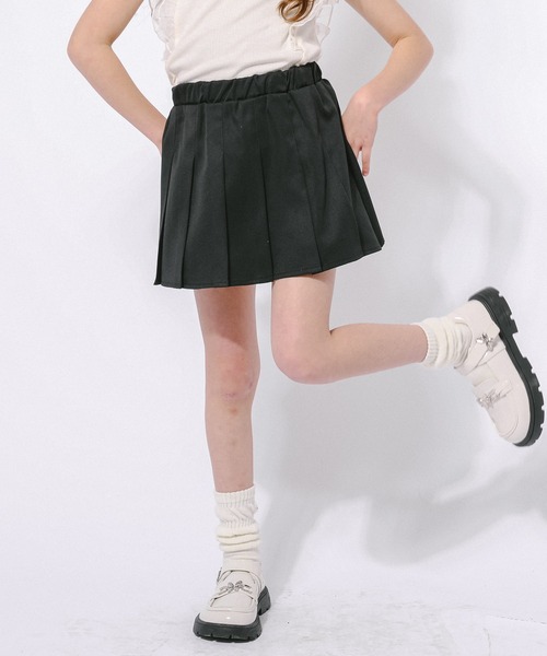 URBAN CHERRY(アーバンチェリー)の「【デイリーに使いやすい】プリーツスカート(インナーパンツ付き)(スカート・キッズ・ベージュ/ブラック・150cm/140cm/130cm/120cm/110cm)」の2枚目の写真