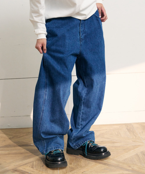 eastserviceshop(イーストサービスショップ)の「Vintage Washed Curved Denim - M/Blue(デニムパンツ・レディース・ブルー・50/48/46)」の1枚目の写真