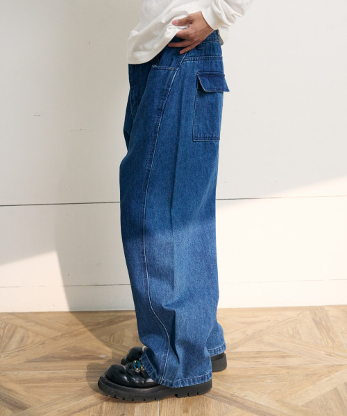 eastserviceshop(イーストサービスショップ)の「Vintage Washed Curved Denim - M/Blue(デニムパンツ・レディース・ブルー・50/48/46)」の3枚目の写真