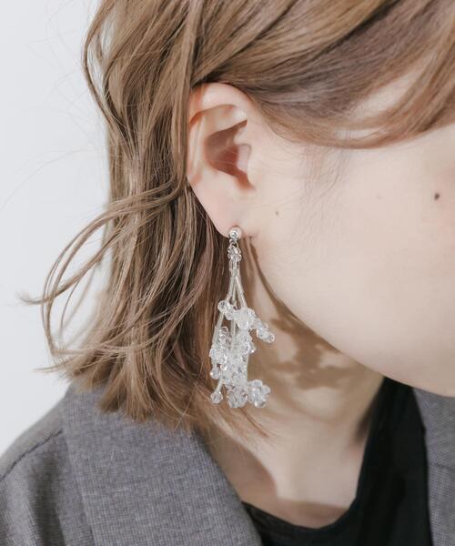 SMELLY(スメリー)の「クリアビーズボリュームシャワーピアス(ピアス(両耳用)・レディース・クリア・-)」の3枚目の写真