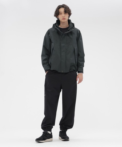 MARGARET HOWELL(マーガレットハウエル)の「Gore-Tex RECYCKED POLYESTER POPLIN(マウンテンパーカー・メンズ・マスタード/チャコール・SMALL/MEDIUM/LARGE)」の13枚目の写真
