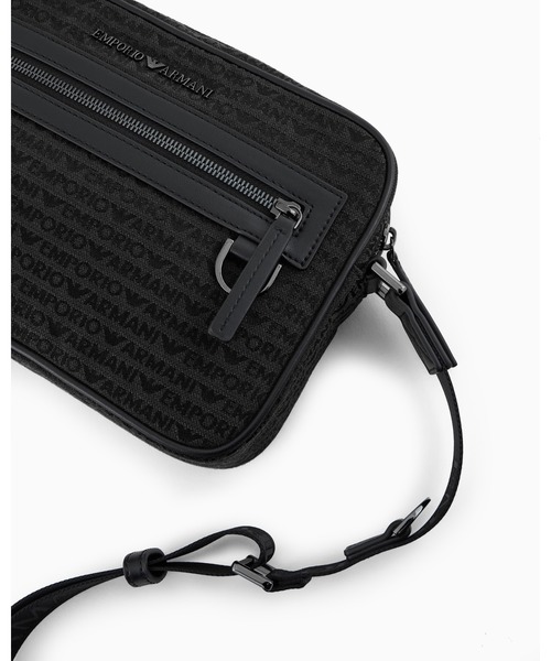 EMPORIO ARMANI（エンポリオアルマーニ）の「【エンポリオ アルマーニ】ショルダーバッグ ジャカード オールオーバーレタリング（ショルダーバッグ・メンズ・ブラック系・FREE）」の4枚目の写真