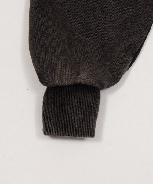 Figments(フィグメンツ)の「ハードウォッシュ裏毛Wジップパーカー(パーカー・レディース・スミクロ・FREE)」の7枚目の写真