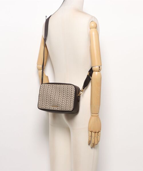MICHAEL KORS(マイケルコース)の「BRYANT MK2000 ロゴ ジャガード ダブルジップ チェーン カメラ クロスボディ ミディアム(ショルダーバッグ・レディース・ナチュラル・FREE)」の6枚目の写真