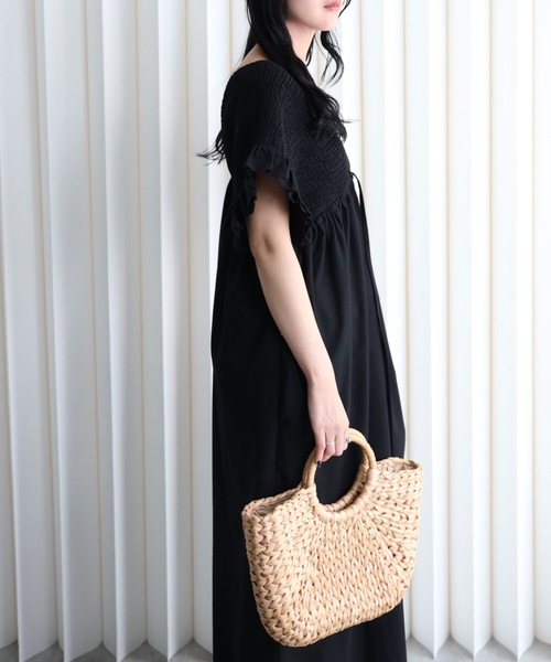YENNA（イェンナ）の「シャーリングVネック フリルスリーブワンピース（ワンピース・レディース・ブラック/アイボリー/ブラウン・FREE）」の9枚目の写真