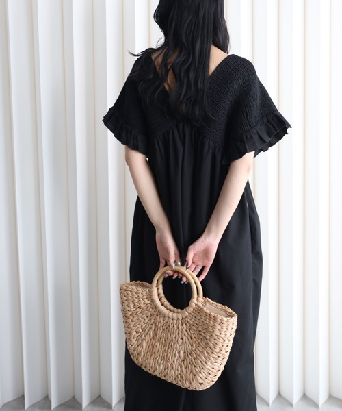 YENNA（イェンナ）の「シャーリングVネック フリルスリーブワンピース（ワンピース・レディース・ブラック/アイボリー/ブラウン・FREE）」の10枚目の写真