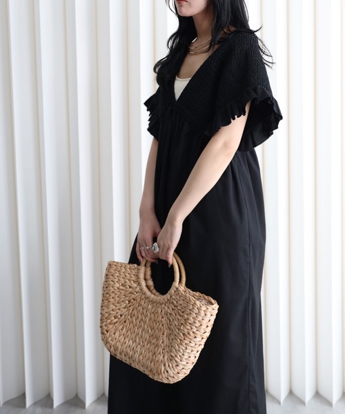 YENNA（イェンナ）の「シャーリングVネック フリルスリーブワンピース（ワンピース・レディース・ブラック/アイボリー/ブラウン・FREE）」の11枚目の写真